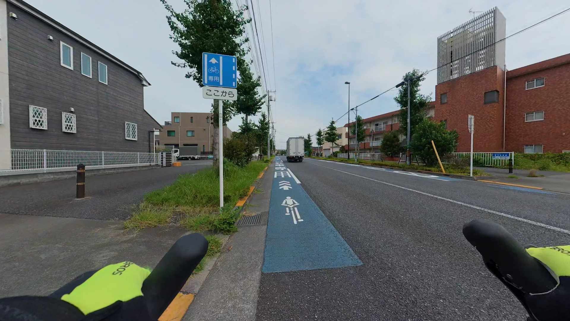 新奥多摩街道の自転車専用通行帯